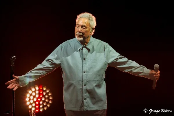 Tom Jones Gives a Fantastic Memorable Performance at Mohegan Sun – New England Rock Review